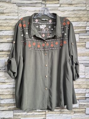 ​Southern Stitch Blouse L Green Olive Embroidered Boho Roll Tab Sleeve Western